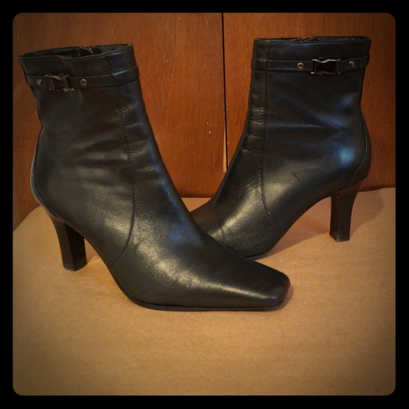 Bandolino Boots - Picture 1 of 2